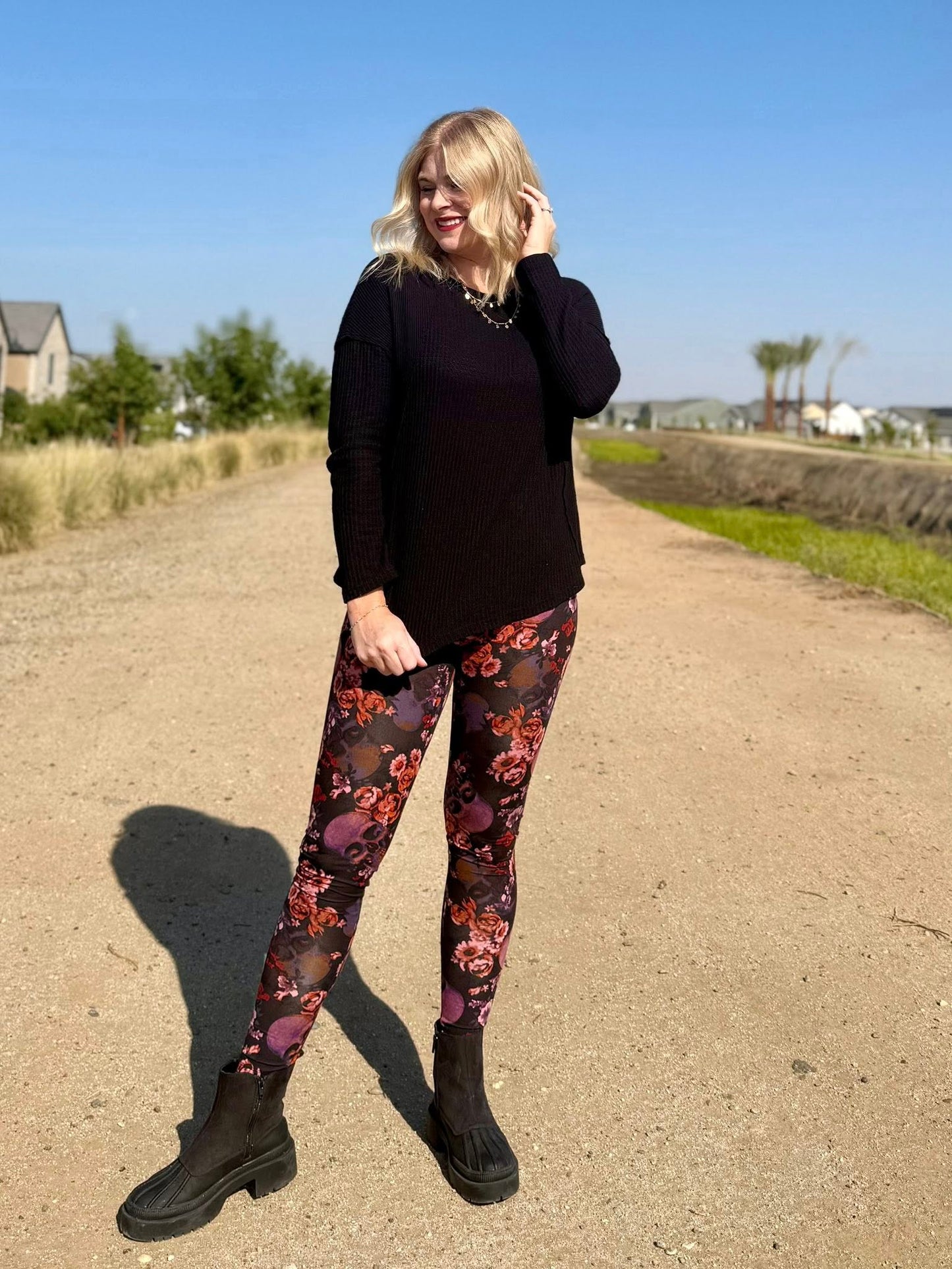 LuLaRoe Halloween 2025 - Leggings - Midnight Roses & Skulls