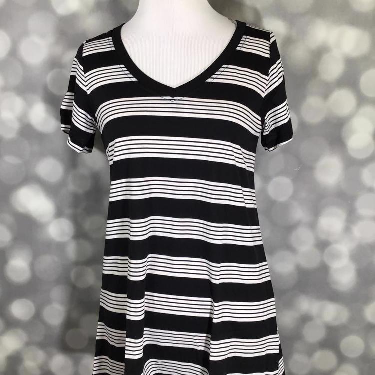 LuLaRoe Christy T in black and white horizontal stripe pattern