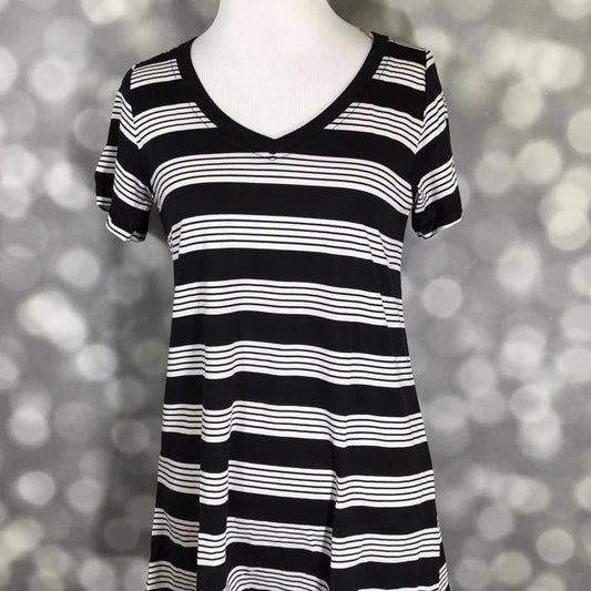 LuLaRoe Christy T in black and white horizontal stripe pattern
