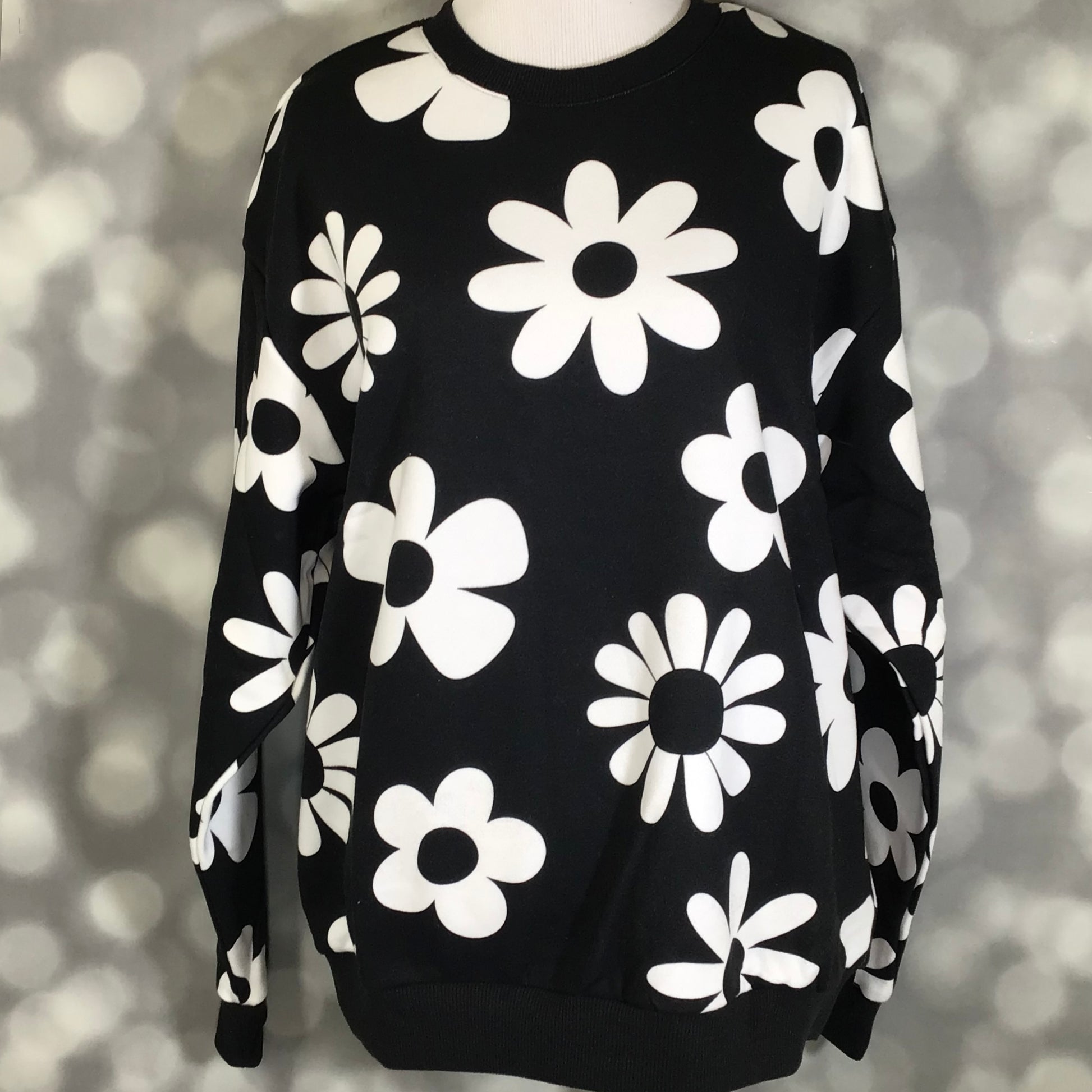 LuLaRoe LuLaRoe RISE Reset Pullover – Midnight Mod Daisy 