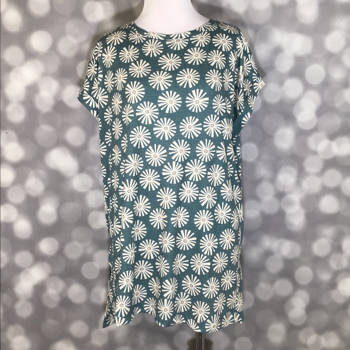 LuLaRoe LuLaRoe Leah Tunic - Solid Soft Violet 