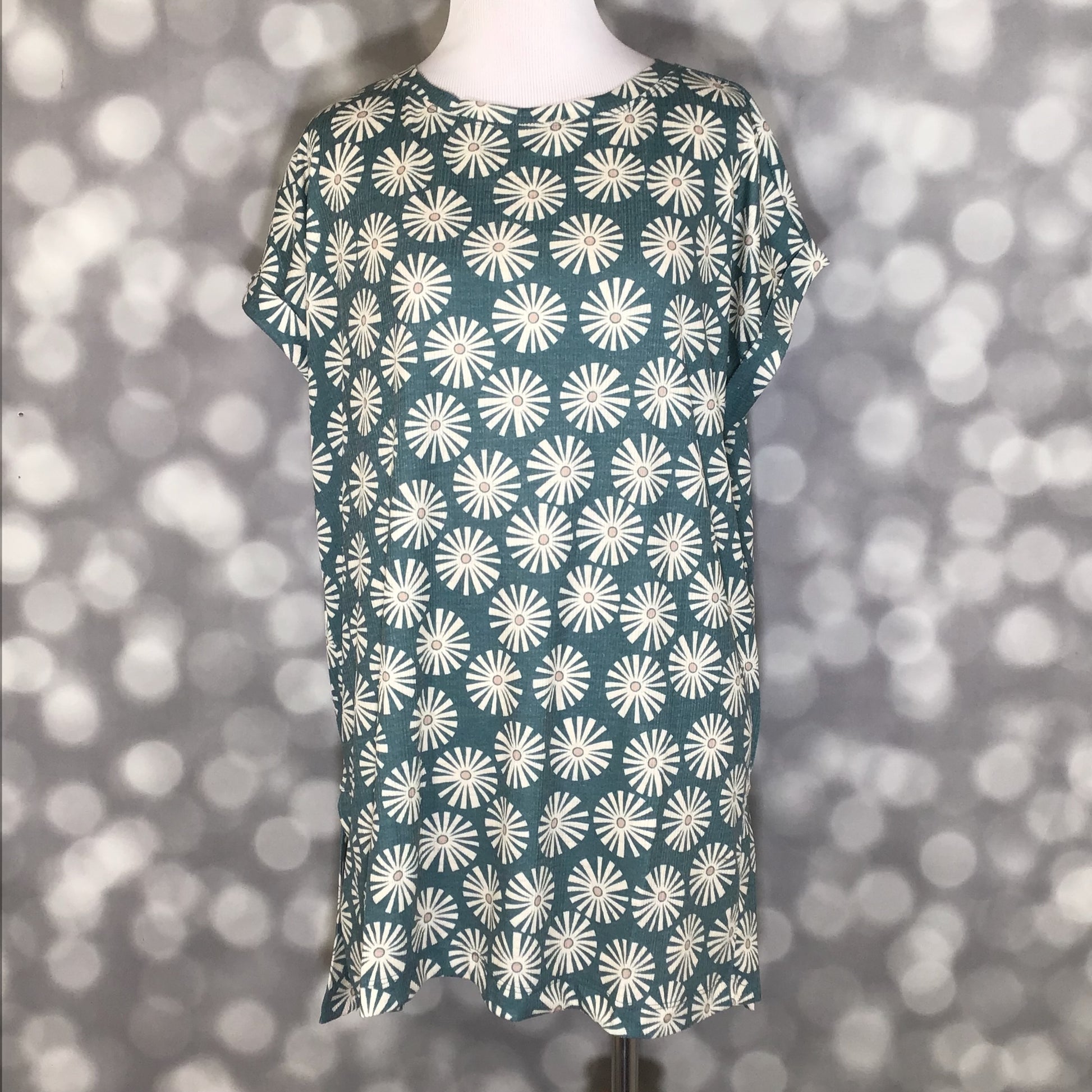 LuLaRoe LuLaRoe Leah Tunic - Solid Soft Violet 