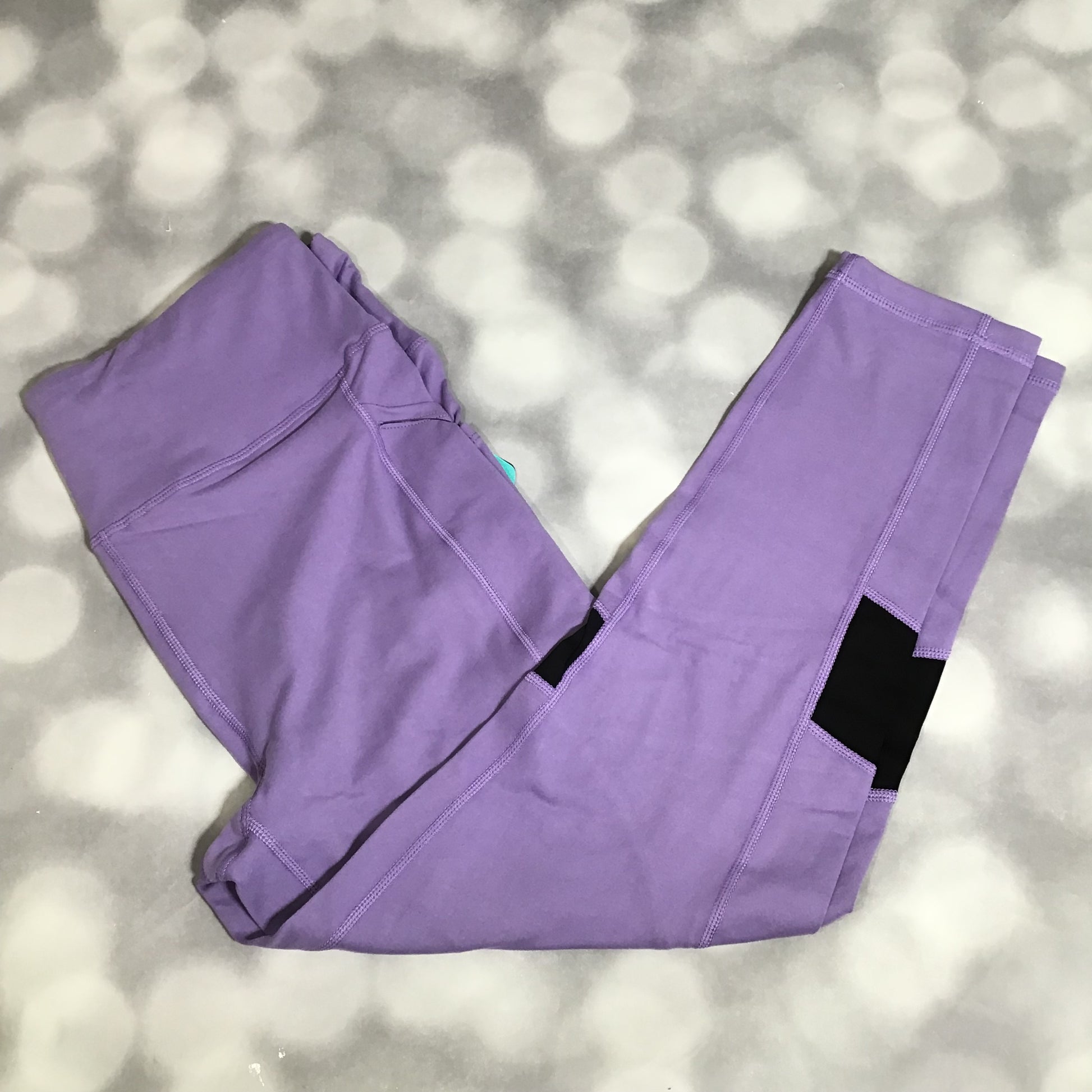 LuLaRoe LuLaRoe RISE Fearless Crop Legging - Solid Lavender Haze 
