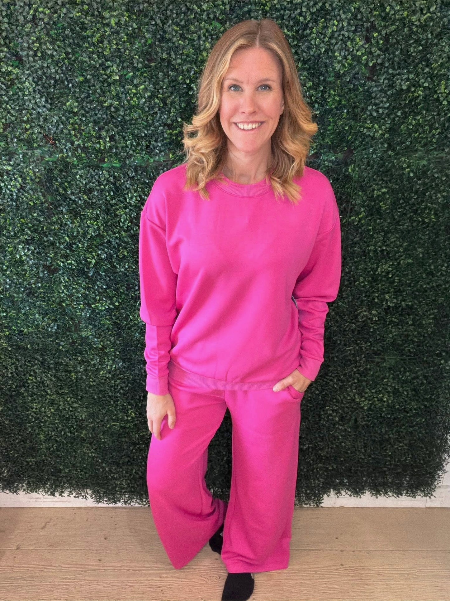 LuLaRoe LuLaRoe RISE Recharge Sweatpant – Solid Vibrant Fuchsia 