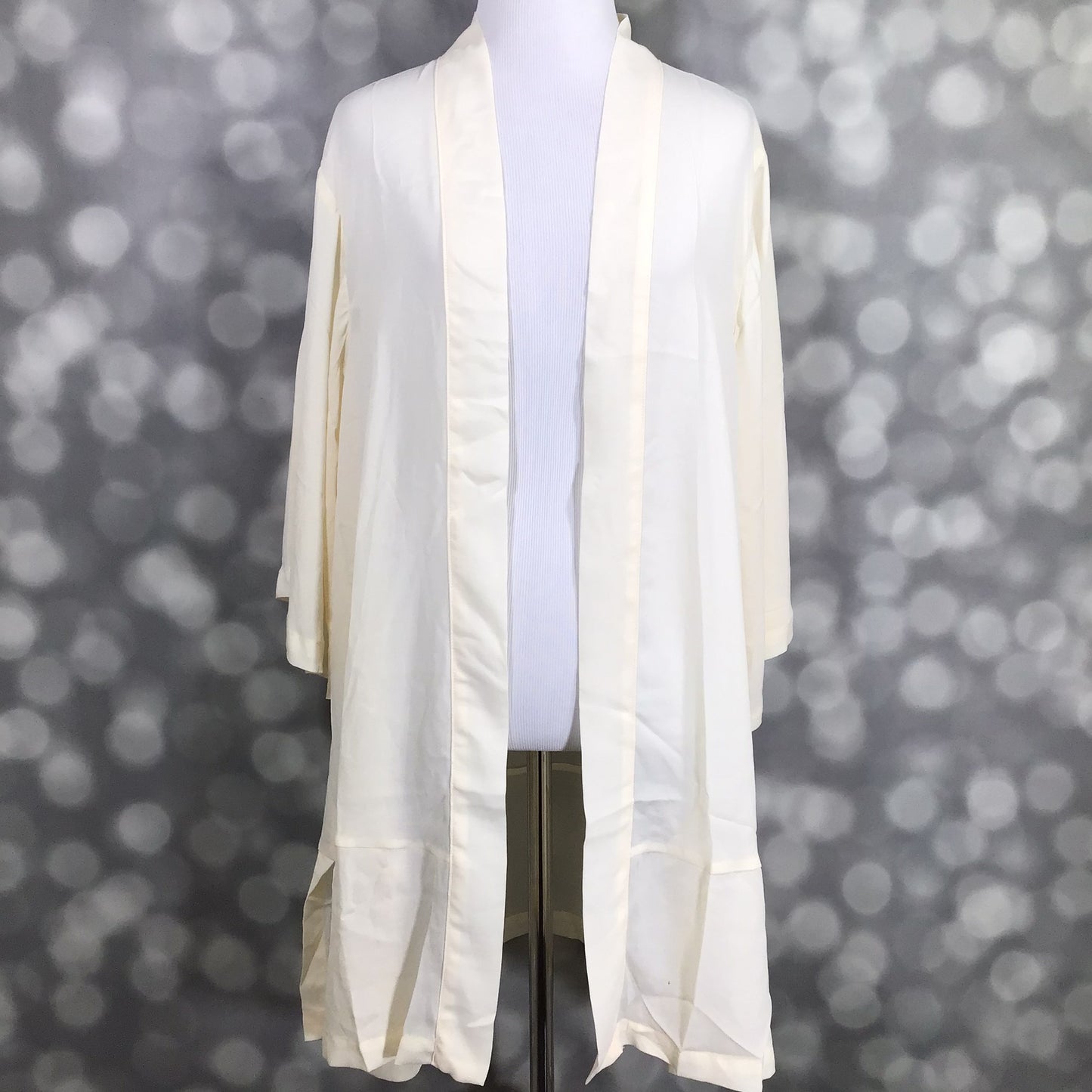 LuLaRoe Aurora bell sleeve kimono in soft ivory