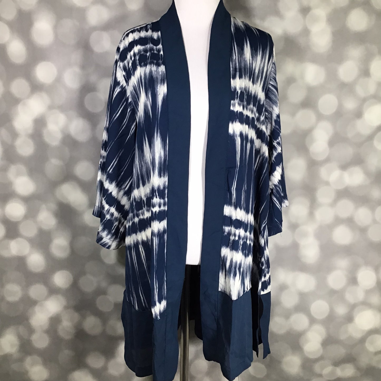 Aurora - Blue & White Tie-Dye Waves