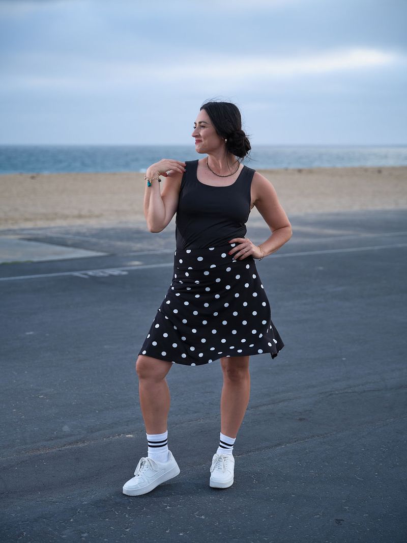 Model wearing the LuLaRoe Robyn Fitted Tank in solid black