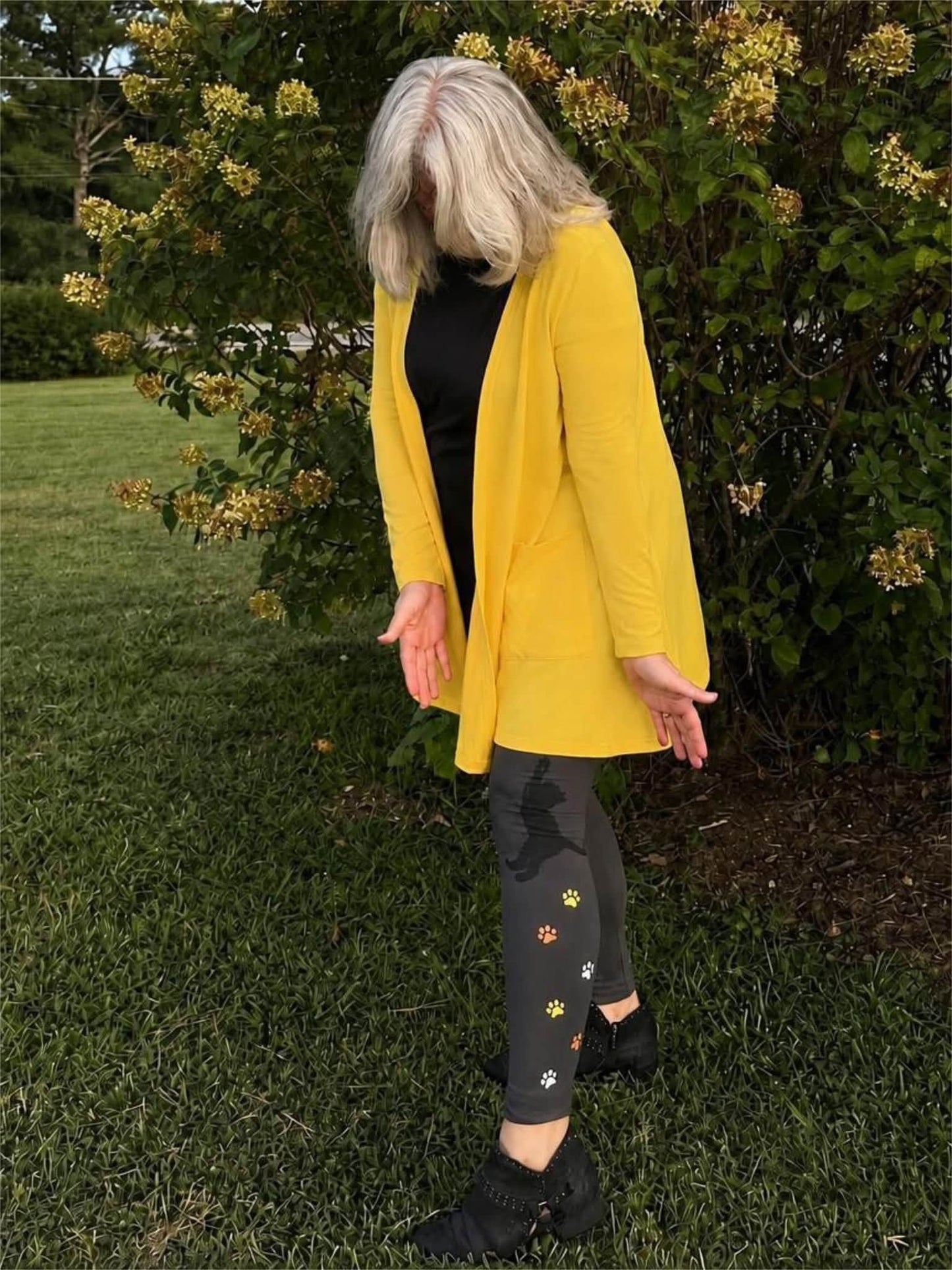 LuLaRoe 2026 Halloween Leggings – Charcoal Black Cat & Colorful Paw Prints