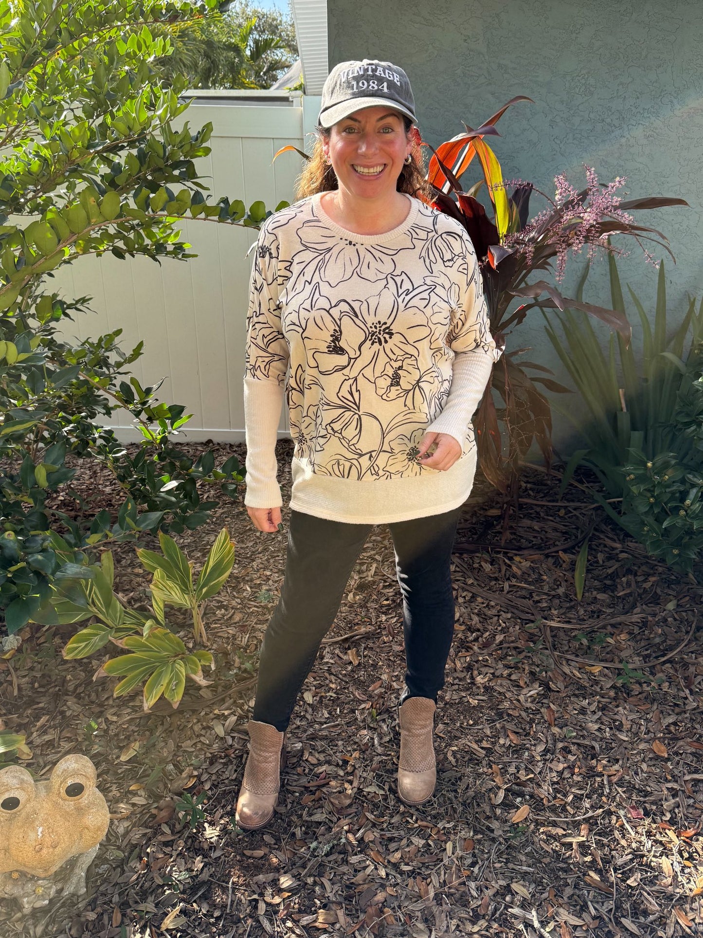 LuLaRoe LuLaRoe Tammy Top — Ivory Linework Floral 