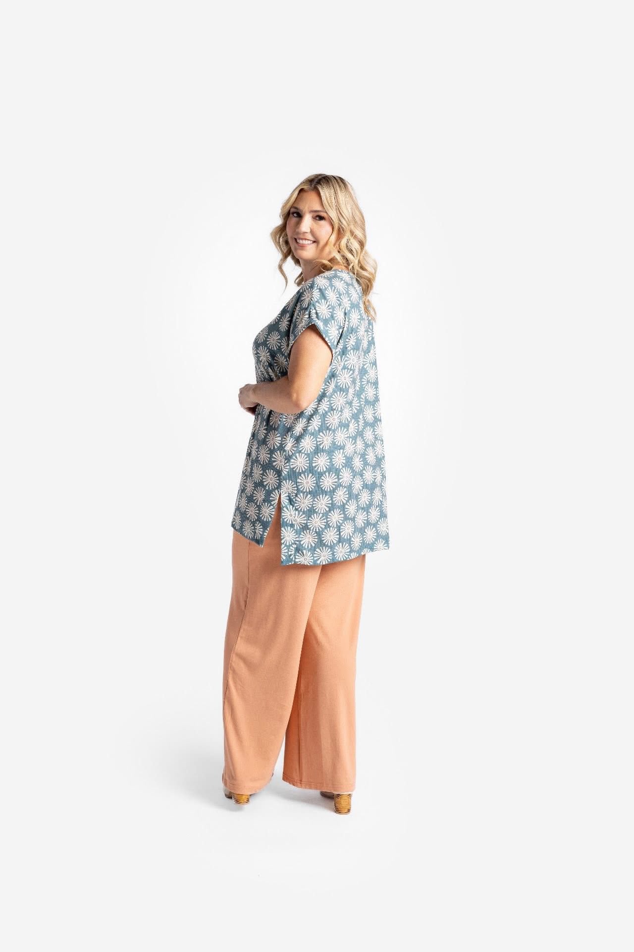 LuLaRoe LuLaRoe Leah Tunic - Solid Soft Violet 