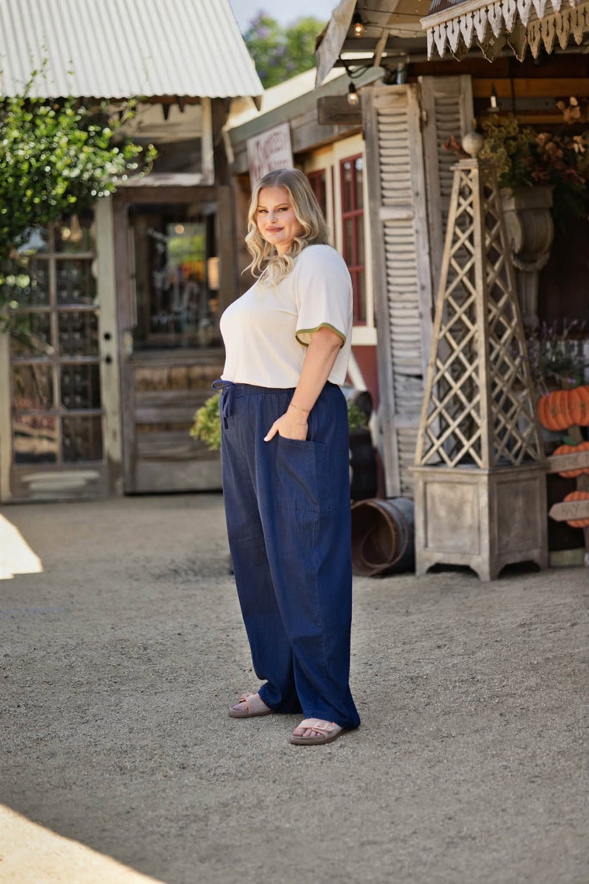 LuLaRoe Brindley Indigo wash women's barrel-leg pull-on pants - product photo 4