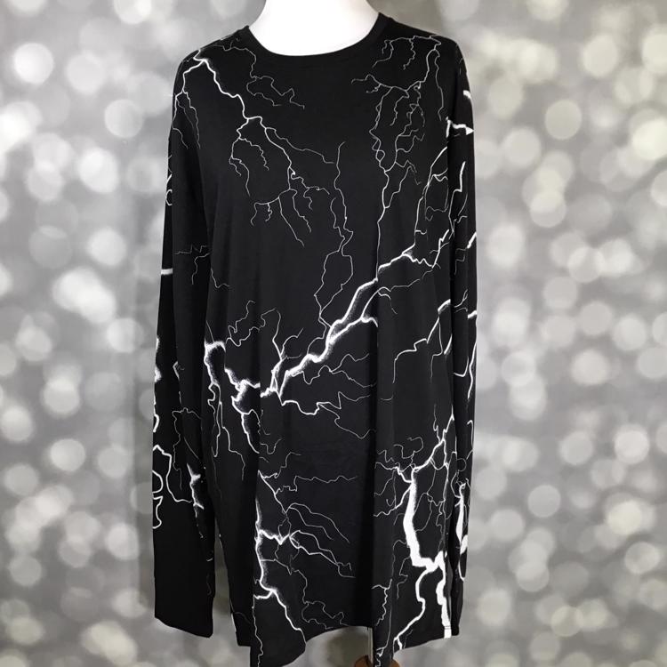LuLaRoe Hudson Long Sleeve Tee in black with white lightning bolt print – unisex crew neck