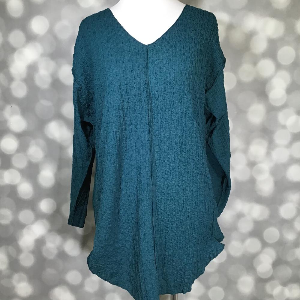 LuLaRoe Jolene V-neck tunic in solid deep teal textured fabric displayed on mannequin.