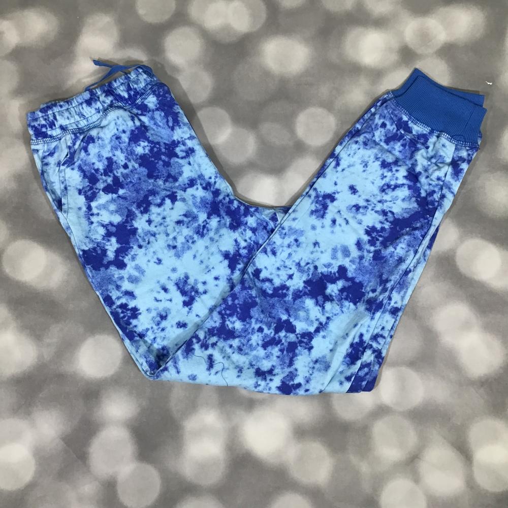Kids Jax Joggers in blue tie-dye marble print with ribbed cuffs and elastic waistband.