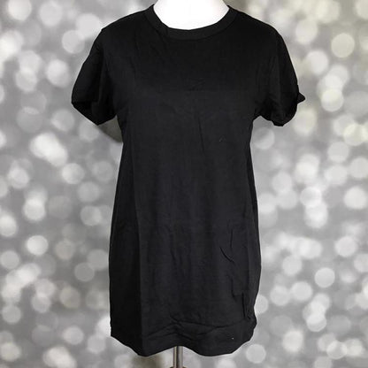 LuLaRoe Liv tee in solid black with short sleeves and crew neckline, relaxed fit basic everyday top displayed on mannequin