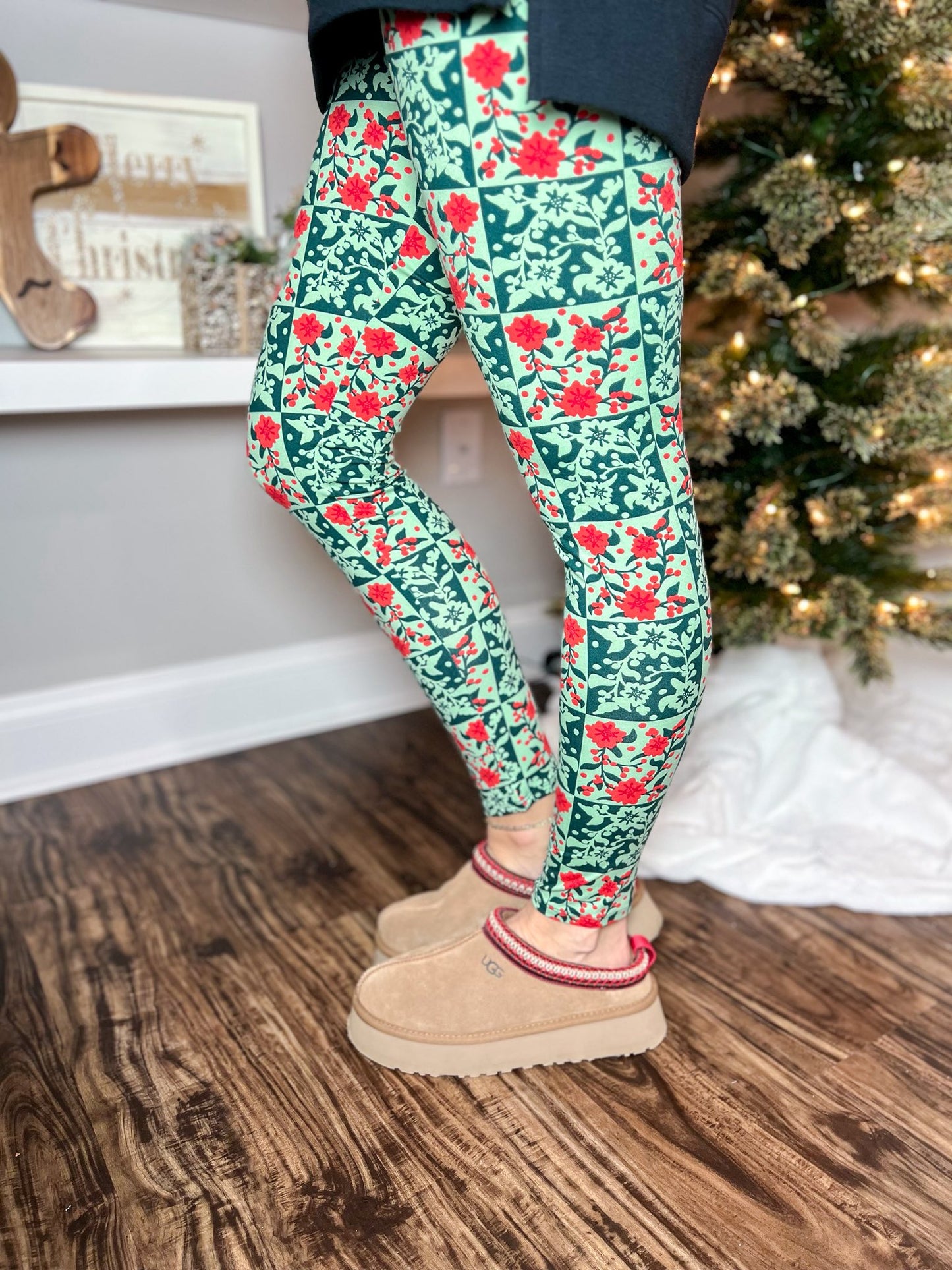 LuLaRoe LuLaRoe Holiday Leggings - Poinsettia Patchwork 