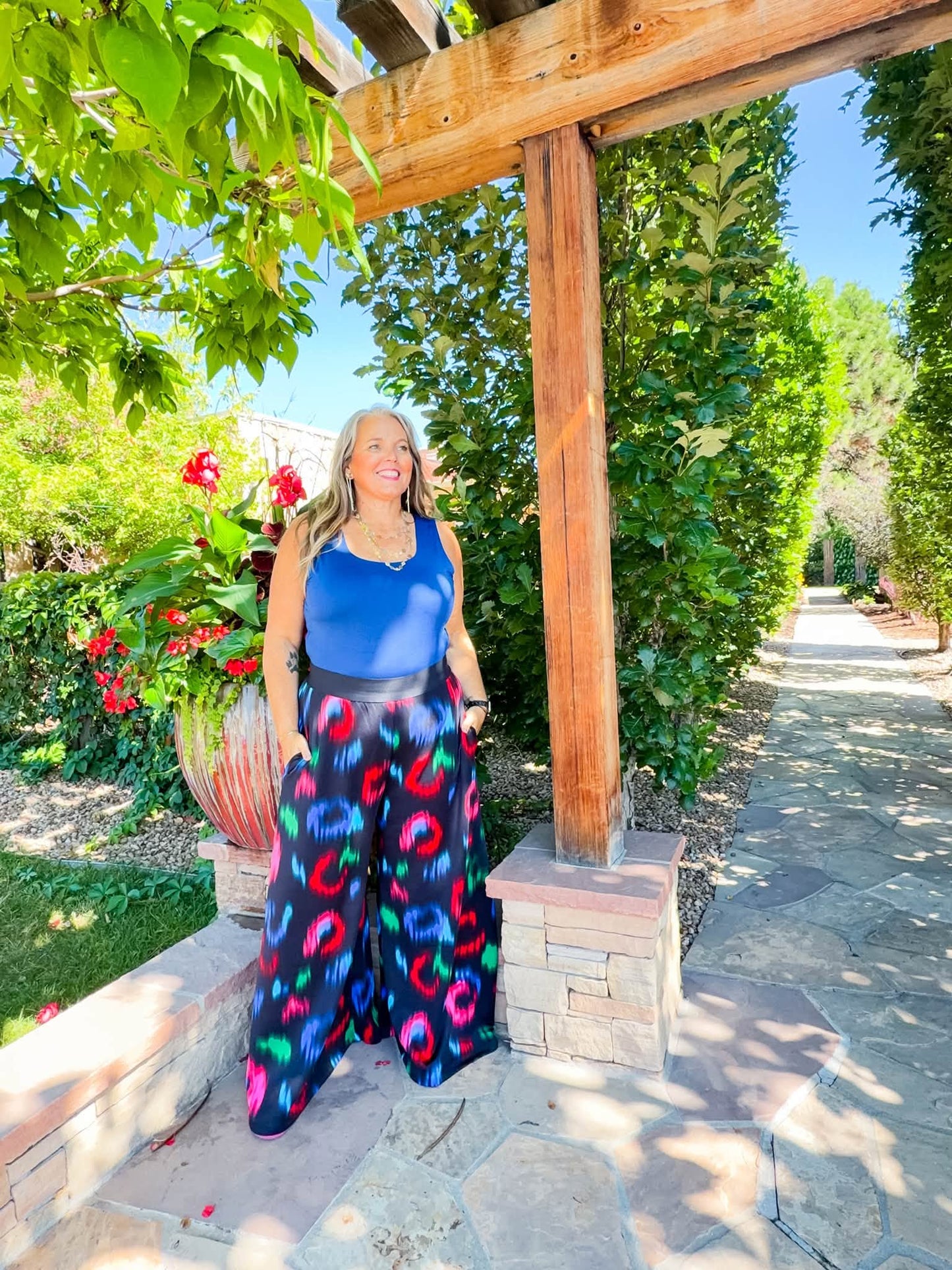 Model wearing the LuLaRoe Robyn Fitted Tank in solid royal blue